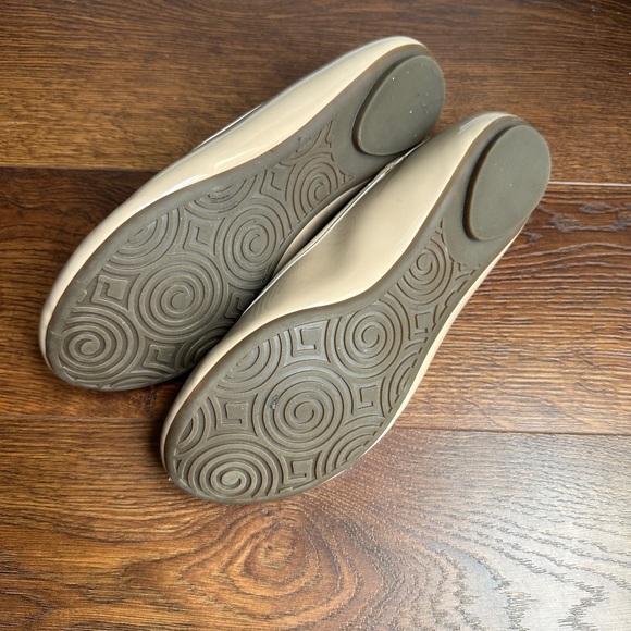 Dr. Scholl’s Nude Flats - Picture 3 of 8